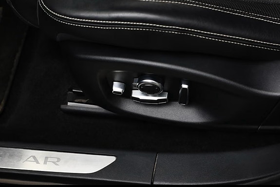 Jaguar I-PACE 16 of 26