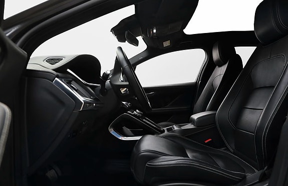 Jaguar I-PACE 12 of 26