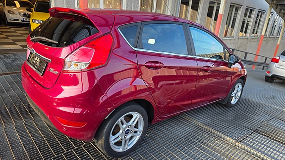 Ford Fiesta 2 of 5