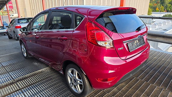 Ford Fiesta 4 of 5