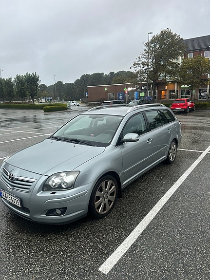Toyota Avensis 3 of 5