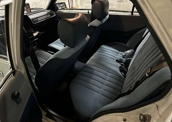 Toyota Corolla 6 of 11