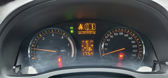 Toyota Avensis 12 of 13