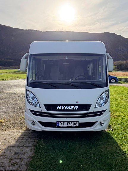 Hymer B 704PL 2 of 17
