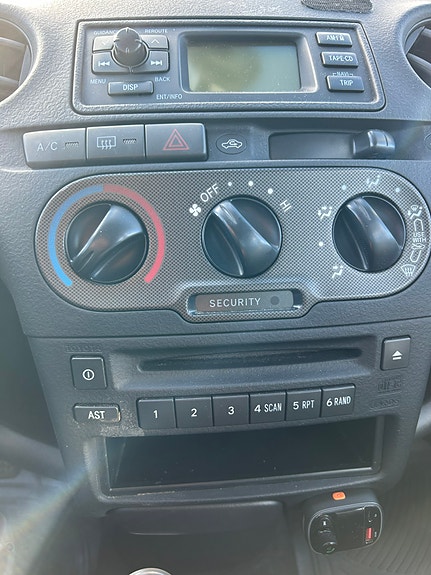 Toyota Yaris 8 of 10
