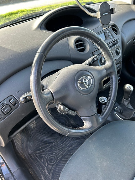 Toyota Yaris 7 of 10