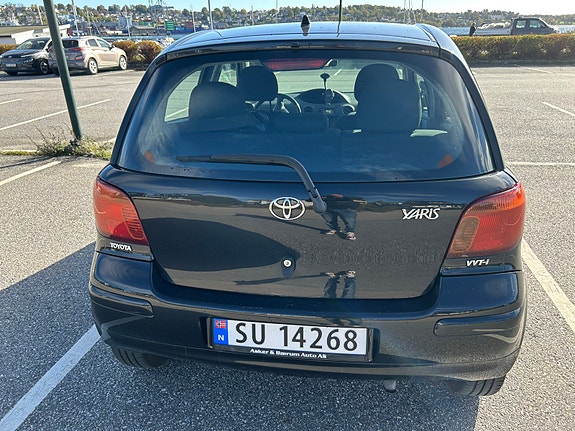 Toyota Yaris 4 of 10