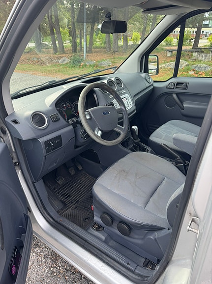 Ford Transit Connect 9 of 14