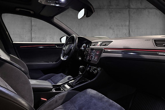 Skoda Superb 11 of 15