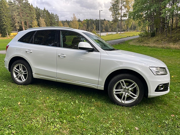 Audi Q5 2 of 30