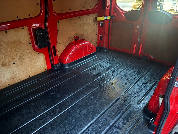 Ford Transit Custom 13 of 30