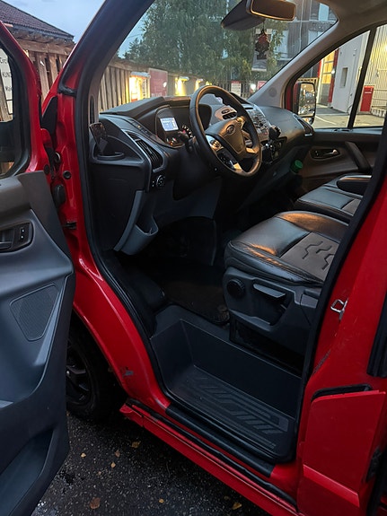 Ford Transit Custom 12 of 30