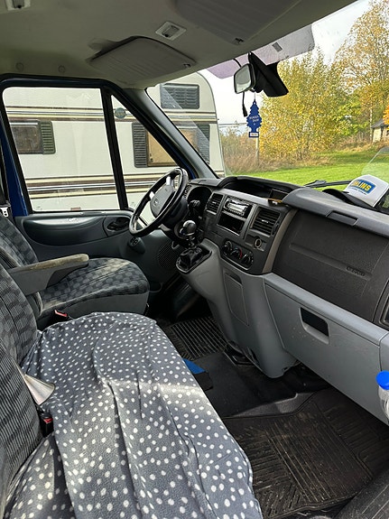 Ford Transit 300S Van 4 of 11