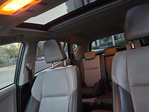 Toyota RAV4 15 of 30