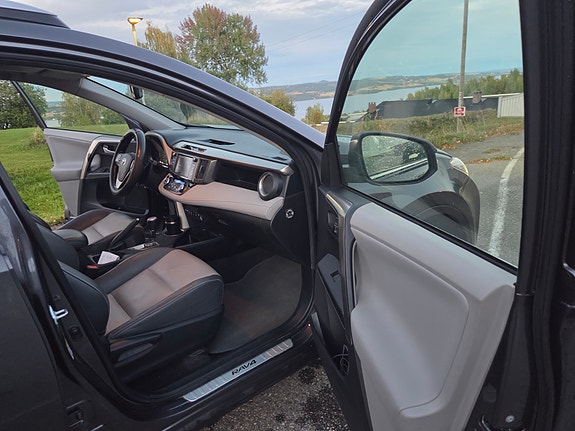 Toyota RAV4 19 of 30