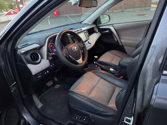 Toyota RAV4 25 of 30