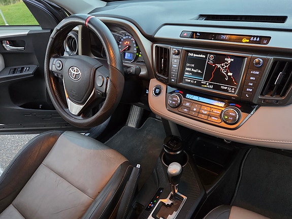Toyota RAV4 13 of 30