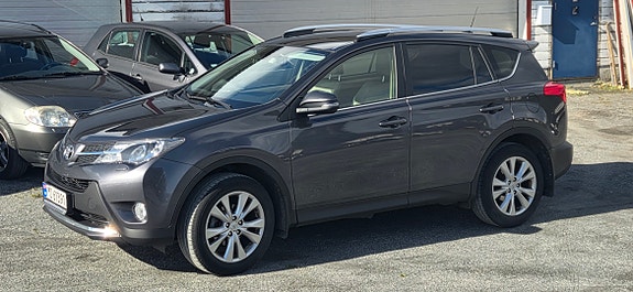 Toyota RAV4 4 of 30