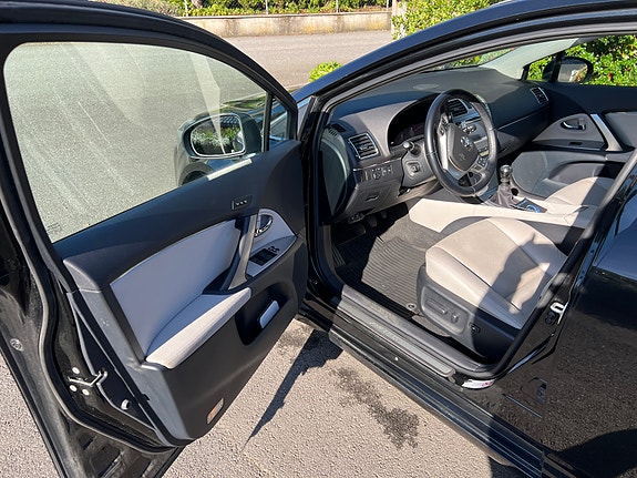 Toyota Avensis 12 of 14