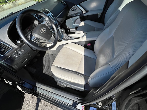 Toyota Avensis 7 of 14