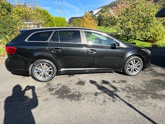 Toyota Avensis 2 of 14
