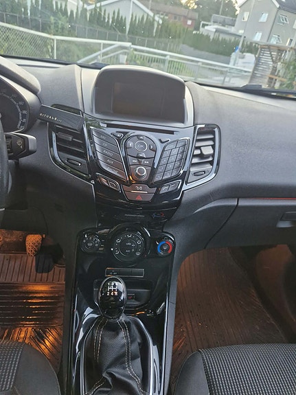 Ford Fiesta 14 of 17