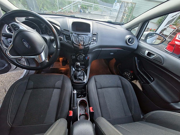 Ford Fiesta 8 of 17