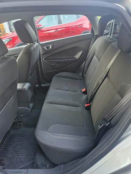Ford Fiesta 10 of 17