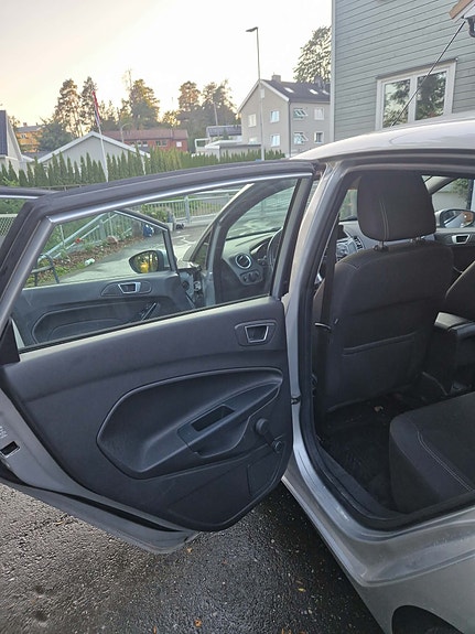 Ford Fiesta 9 of 17