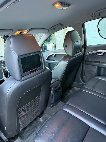 Volvo XC70 10 of 17