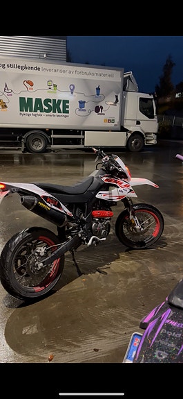 Aprilia SX 125 Super Motard 4 of 6