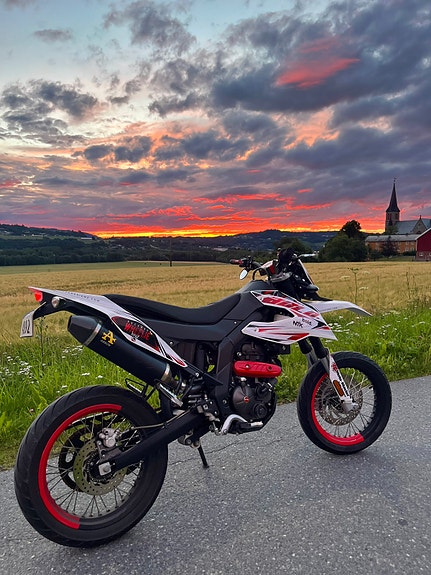 Aprilia SX 125 Super Motard 3 of 6