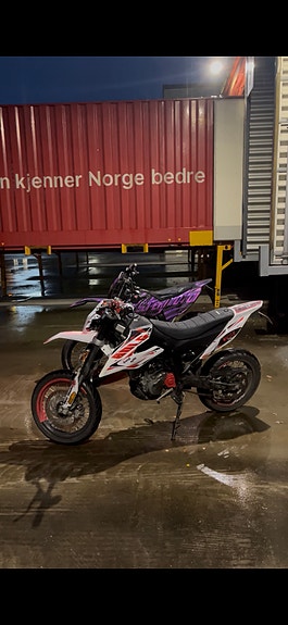 Aprilia SX 125 Super Motard 5 of 6