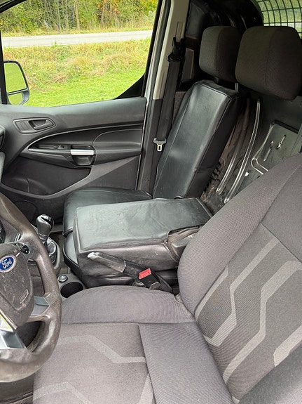 Ford Transit Connect 11 of 24