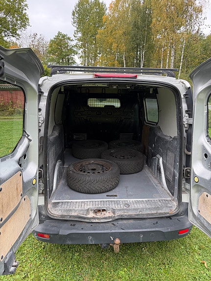 Ford Transit Connect 17 of 24