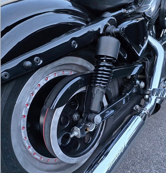 Harley-Davidson XL 883C Custom 5 of 15