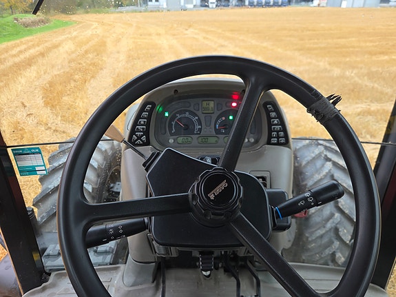 CASE IH MXU 135 Pro 22 of 30