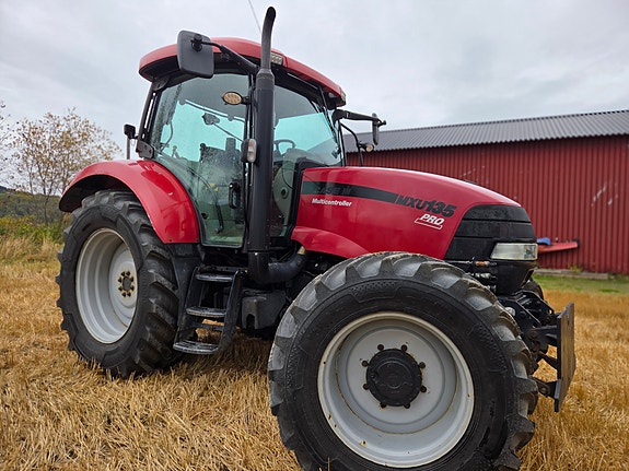 CASE IH MXU 135 Pro 14 of 30