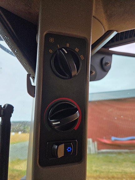 CASE IH MXU 135 Pro 30 of 30