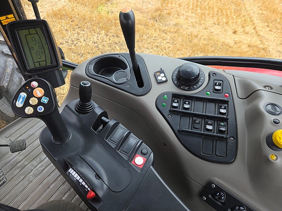 CASE IH MXU 135 Pro 25 of 30