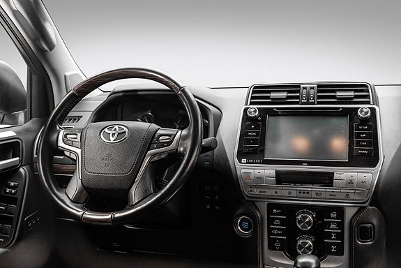 Toyota Land Cruiser 18 of 26