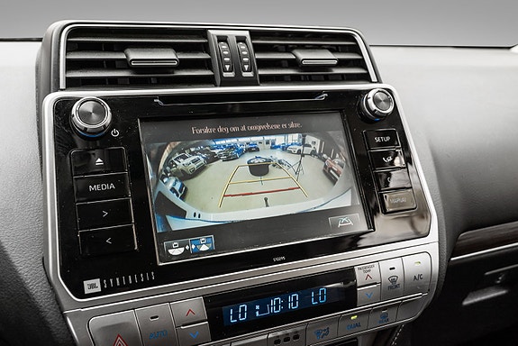 Toyota Land Cruiser 22 of 26
