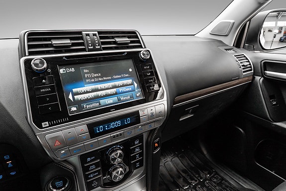 Toyota Land Cruiser 11 of 26
