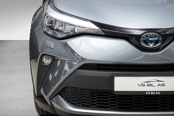Toyota C-HR 4 of 24