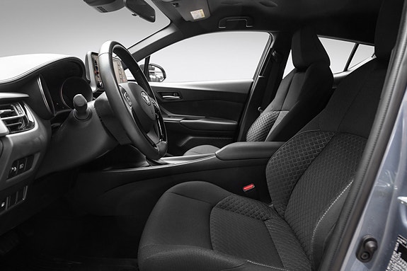 Toyota C-HR 10 of 24