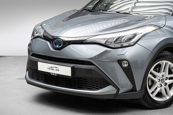 Toyota C-HR 2 of 24