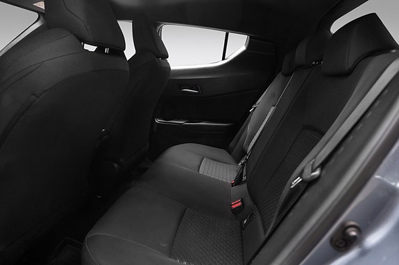 Toyota C-HR 15 of 24