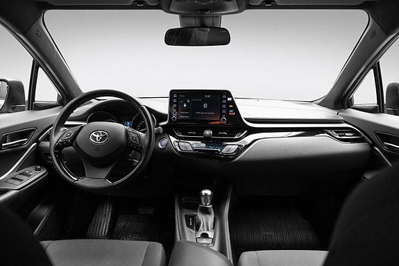 Toyota C-HR 16 of 24