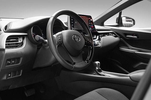 Toyota C-HR 14 of 24