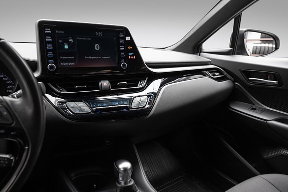 Toyota C-HR 11 of 24
